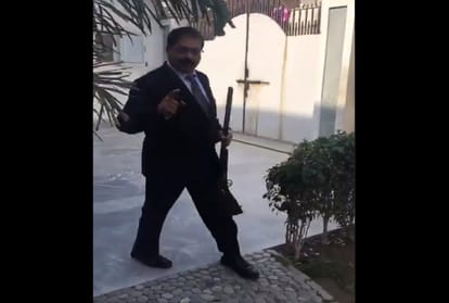 Pakistani man threatening india and goes to war with indians on border video viral
