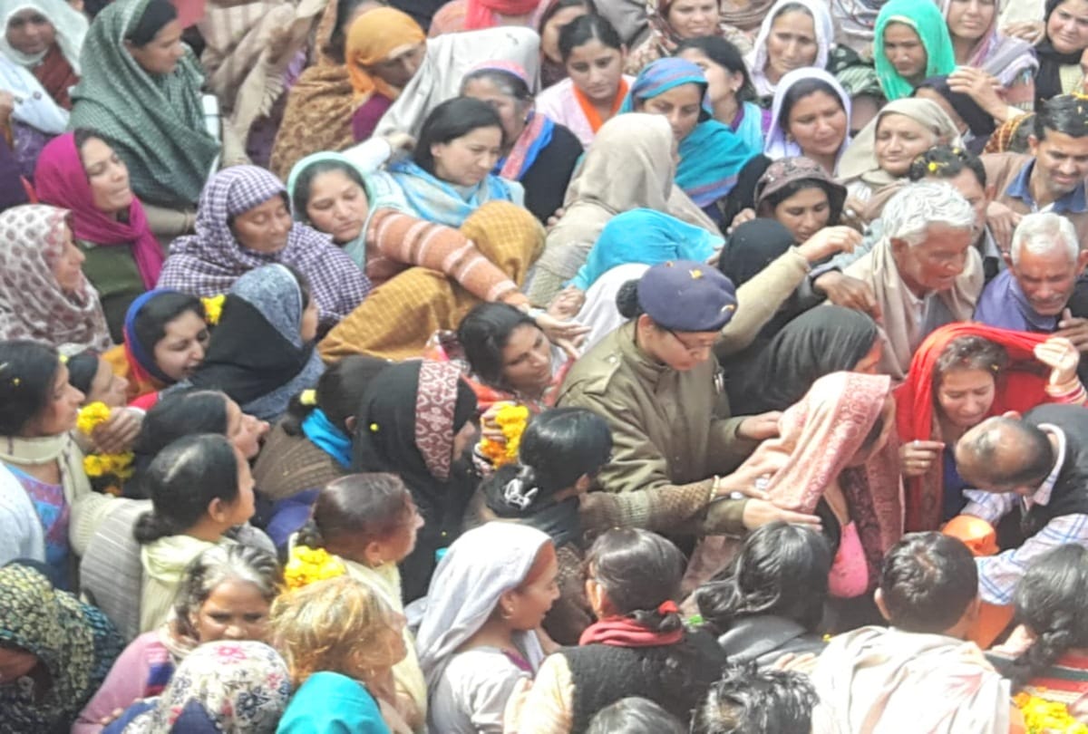 mortal remains of martyr  reached Solan and wife was praying for his recovery