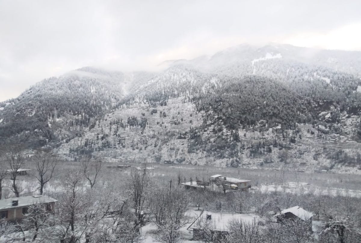 fresh snowfall recorded in himachal and full collapsed in kullu