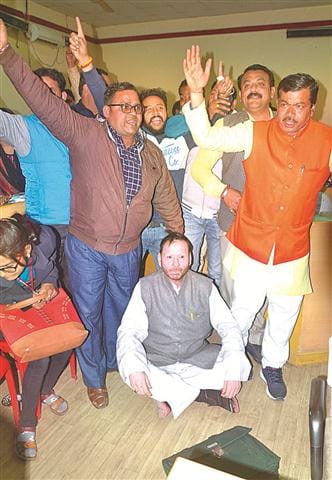 Mayor Mouradabad slogan held at the Municipal Board meeting