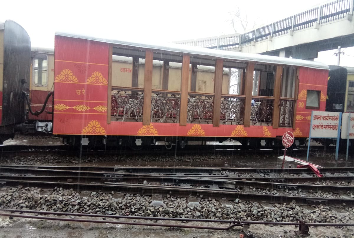 The 'restaurant coach' of the railway equipped with state of the art facilities reached Shimla