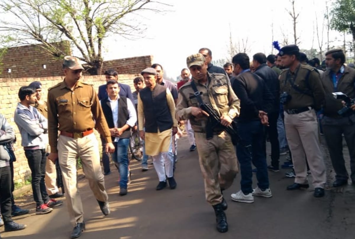 Heavy crowd in Martyr Vinod kumar house for Funeral