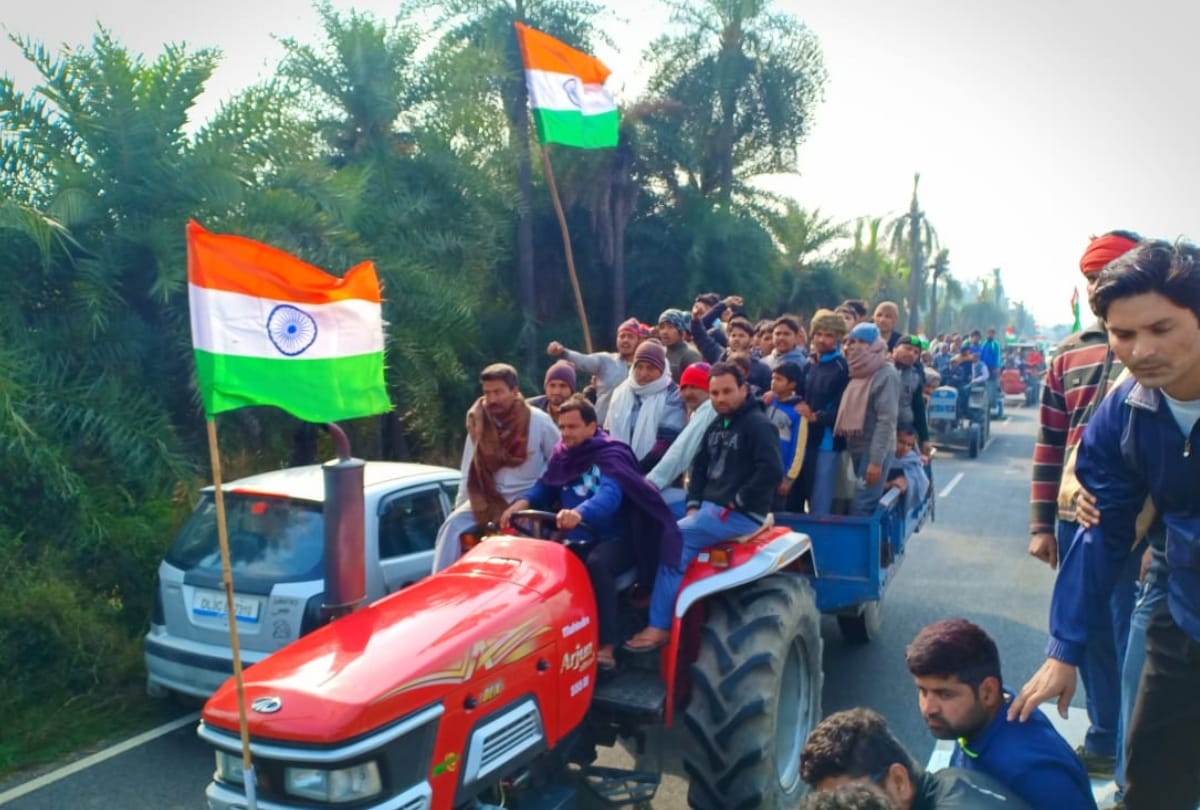 Heavy crowd in Martyr Vinod kumar house for Funeral