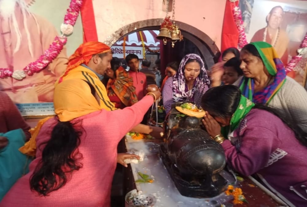 Maha shivaratri 2019 celebration in uttarakhand devotees take holy dip in ganga