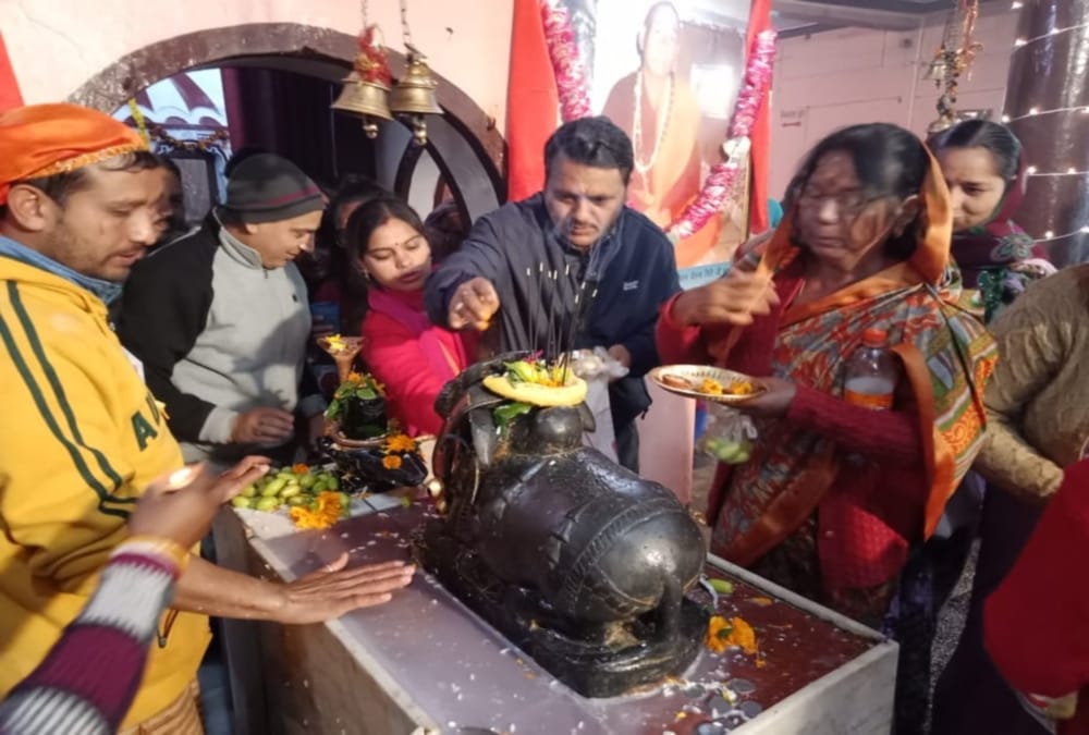 Maha shivaratri 2019 celebration in uttarakhand devotees take holy dip in ganga