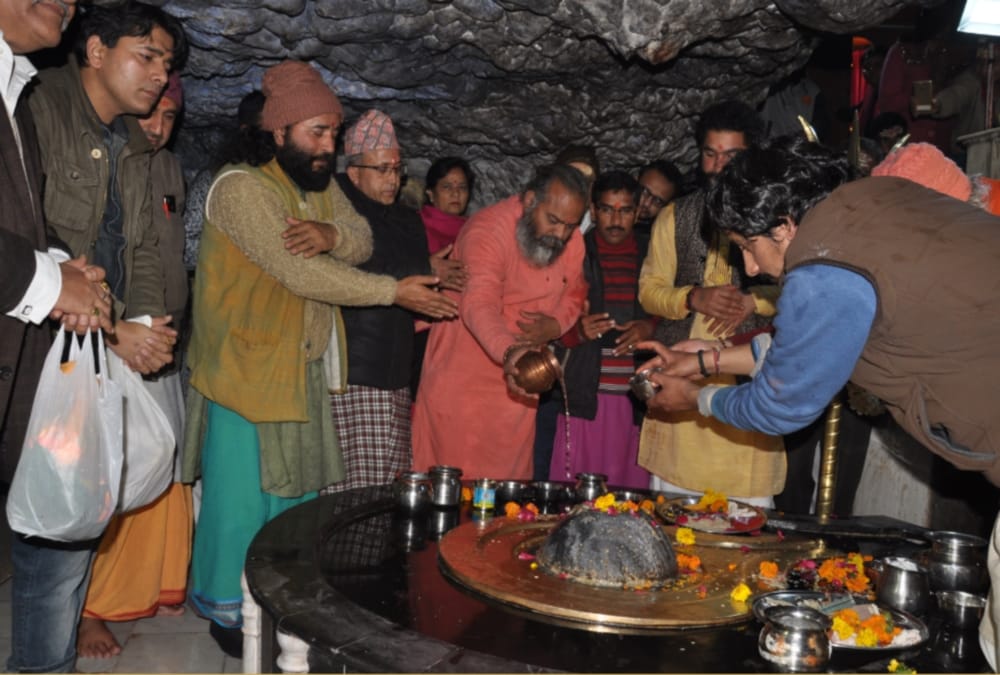 Maha shivaratri 2019 celebration in uttarakhand devotees take holy dip in ganga