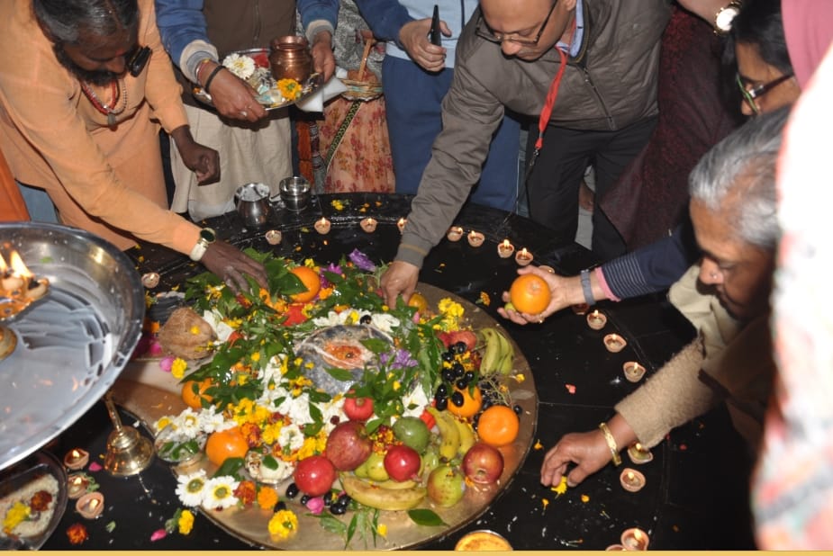Maha shivaratri 2019 celebration in uttarakhand devotees take holy dip in ganga