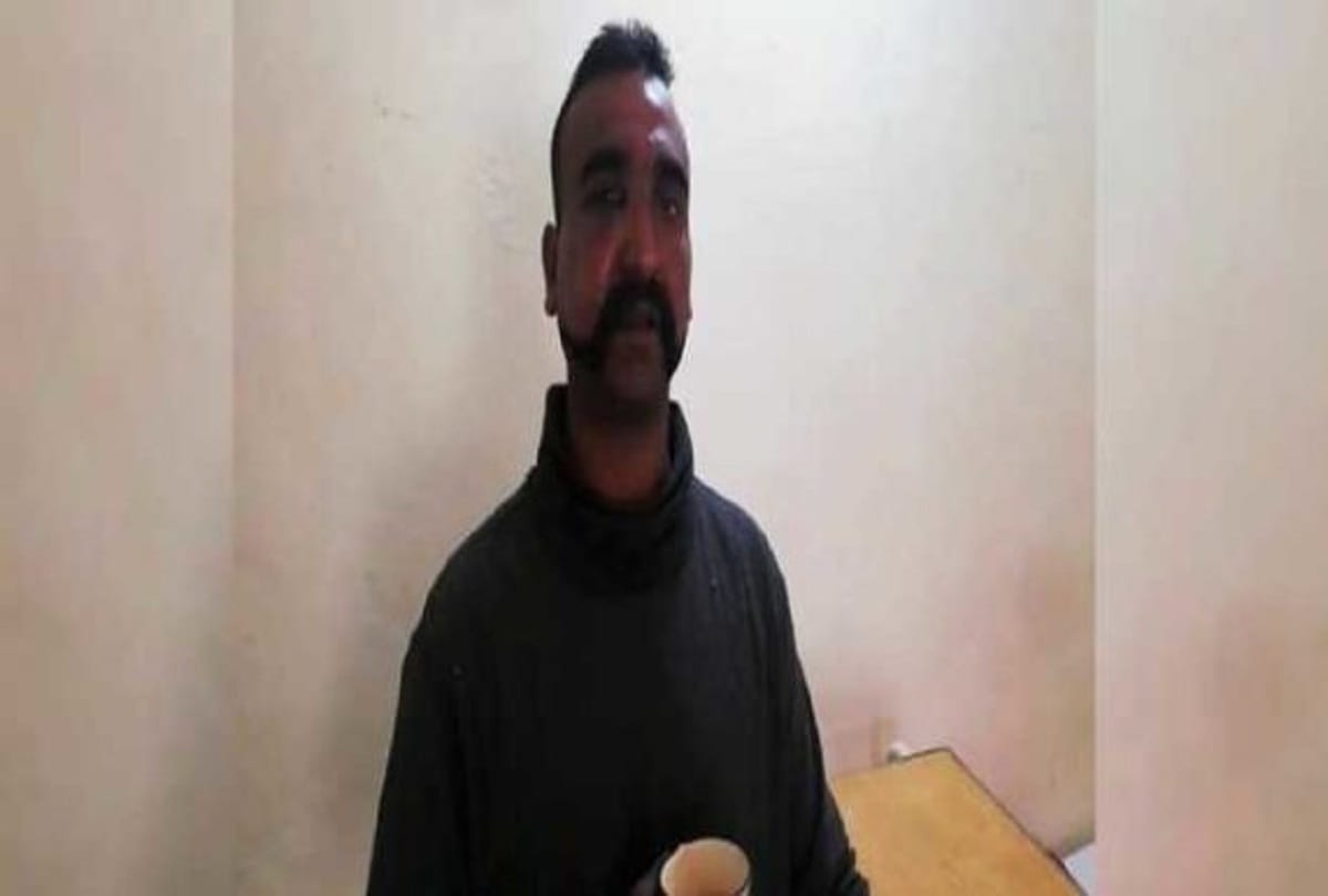 smriti irani shares wednesday wisdom on her instagram on abhinandan varthman its hillarious