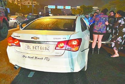 Lajpat Nagar road accident, woman hit a man by car who changing tire on roadside
