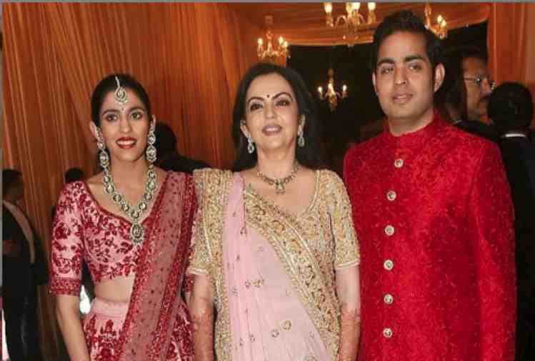 mukesh ambani house antilia decorated for akash shloka wedding ceremony