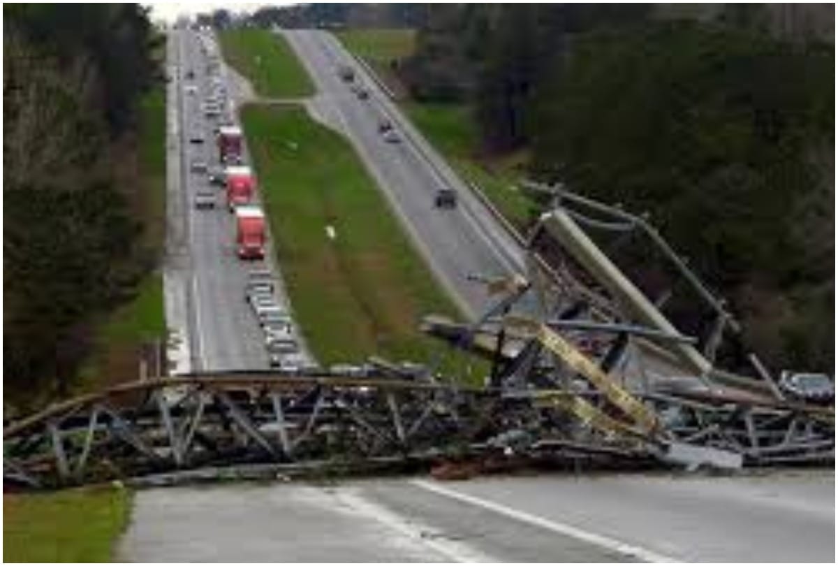 Tornado in  Alabama kills atleast 22 people, extreme effect