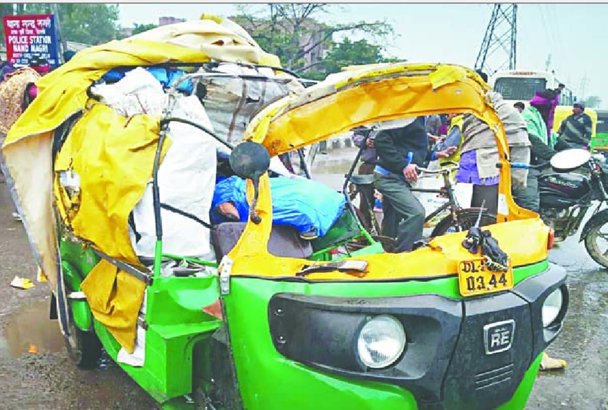 Vikram's flip-flop with devotees, six wounded