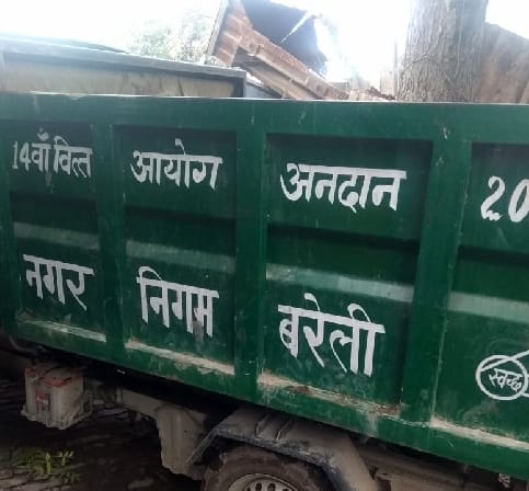 बातें कुंभ से तुलना की और डोर-टू-डोर वाहन में ढो रहे बजरी