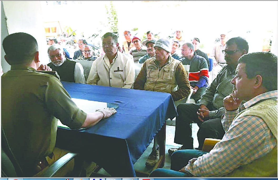 Nepal border opens, 'mortar' closes in police station