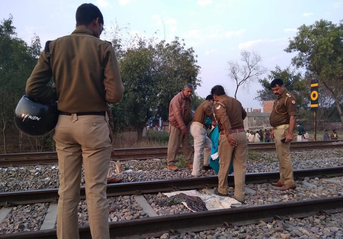 Father suicide with 2 daughters in bhadohi