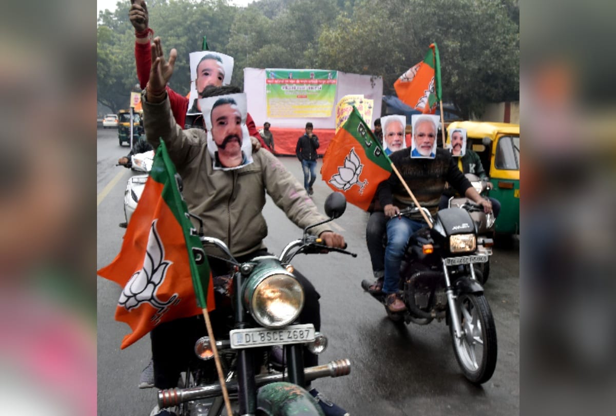 manoj tiwari wears armed forces uniform in bjp sankalp rally says bike is maharana pratap chetak
