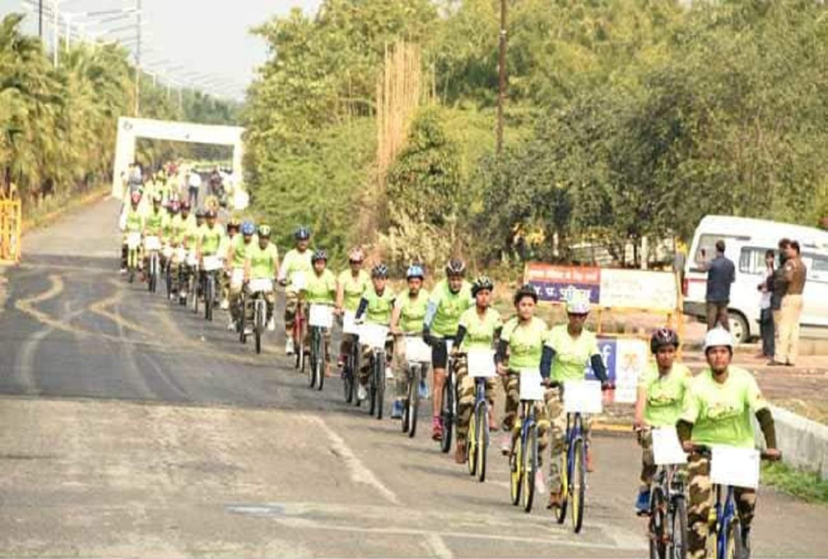 CISF jawans made new world record of cycling in Greater Noida