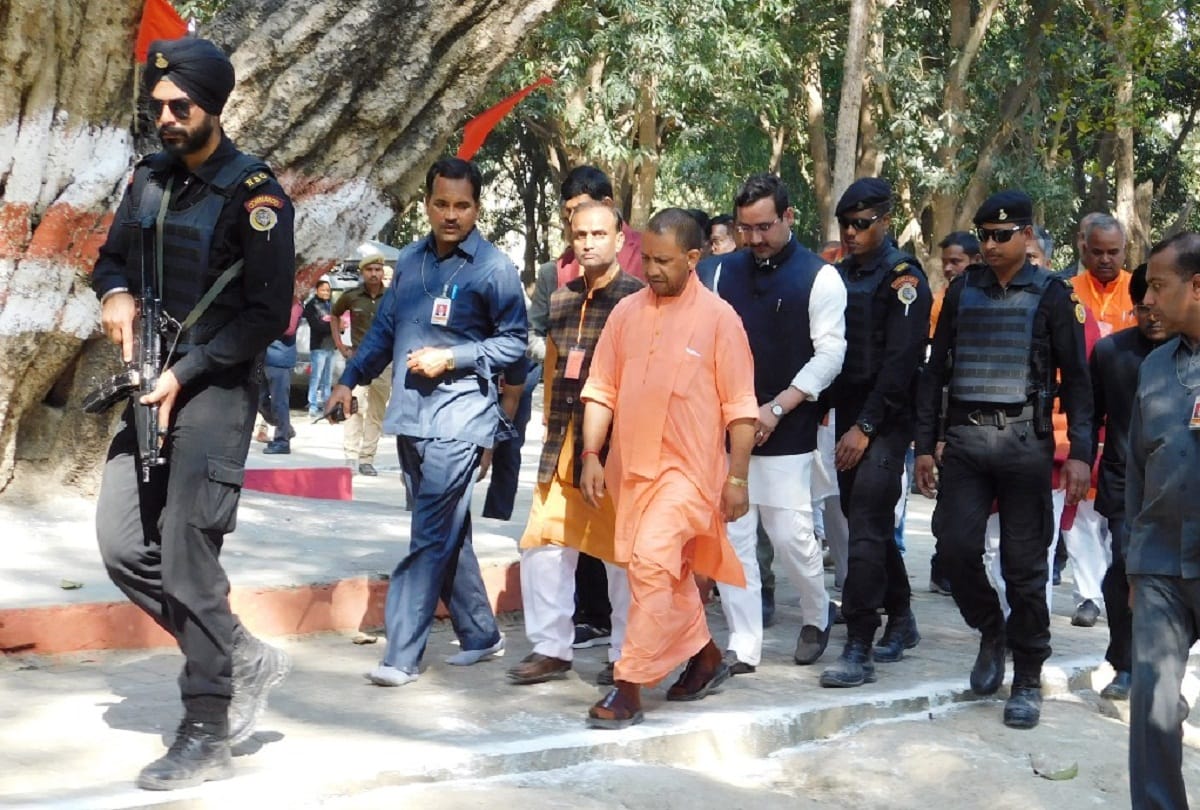 cm yogi adityanath visited airport and rally spot 