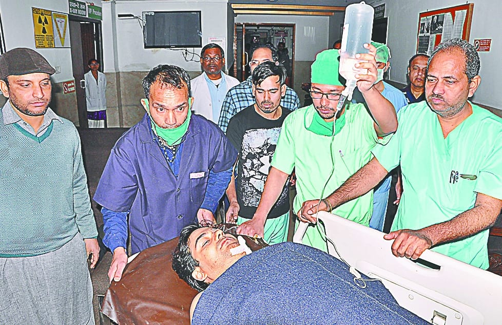 Day-to-day Lutyen Jewelery Shop, Bank Officer Shot