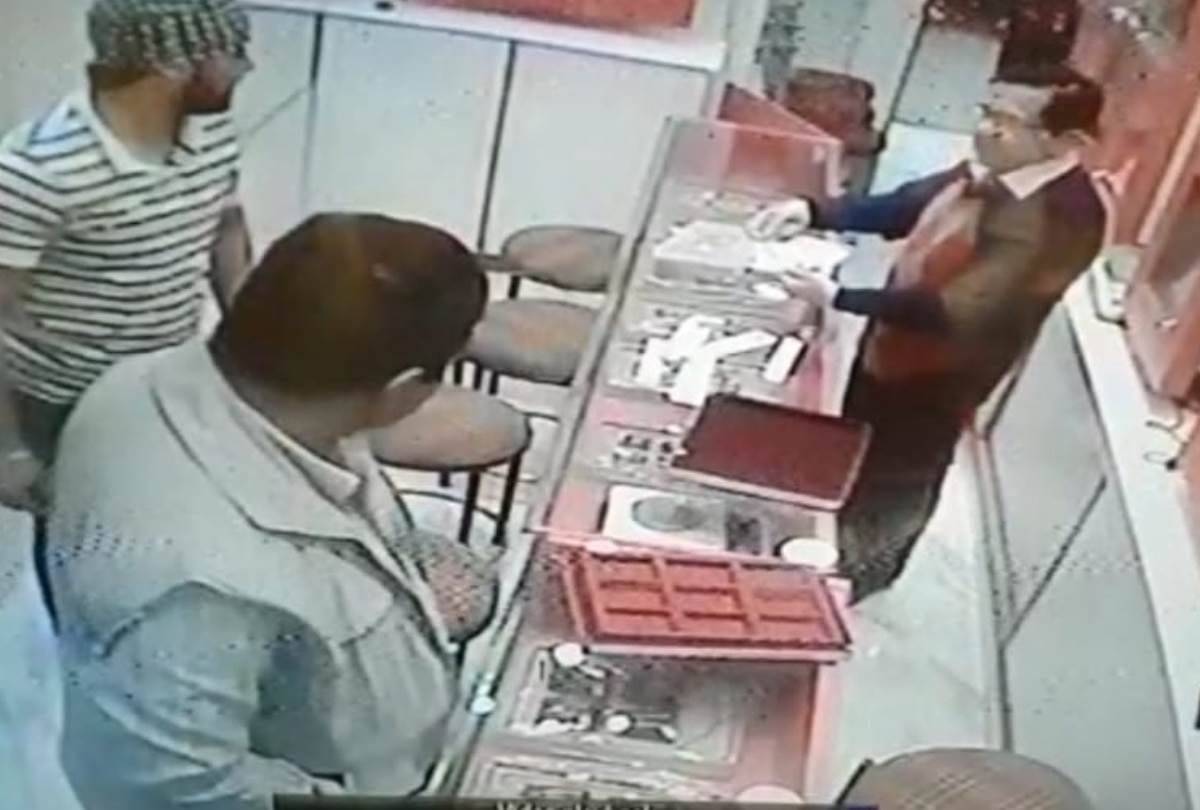 CCTV footage of jewellery shop of alambagh