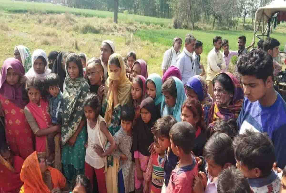 two people died in road accident in hardoi and 15 injured