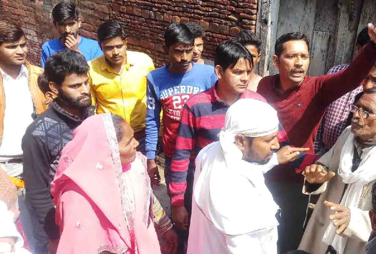 Tantrik start molestation with women