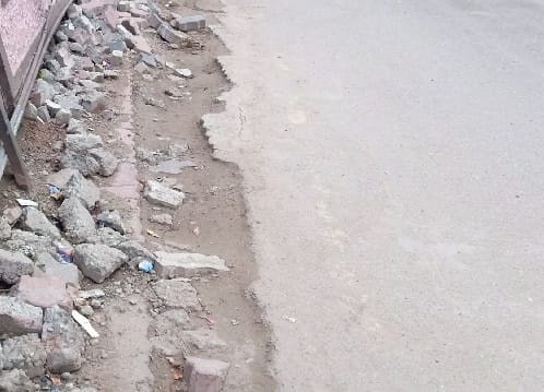 Do not improve the condition of roads of Almora city