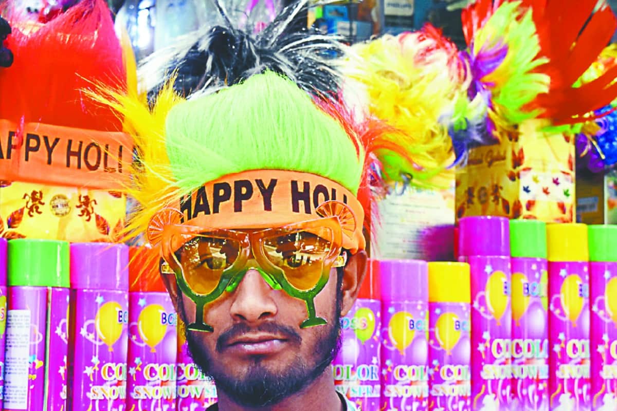 #Airstrike: tanks and missiles Water gun is being sell for holi in the Market, this is the reason