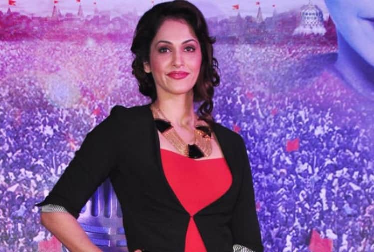 isha koppikar trolled on rajinikanth and ajith remarks comments