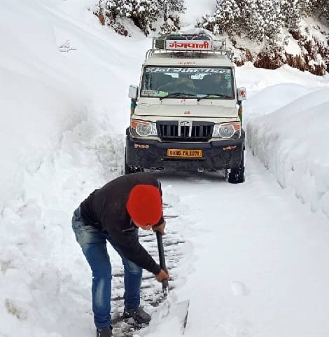 Disaster for large vehicles on the Thal-Munasari road