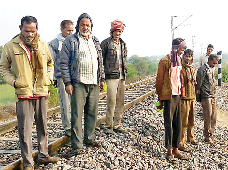Two farmers suicidal by jumping ahead of train