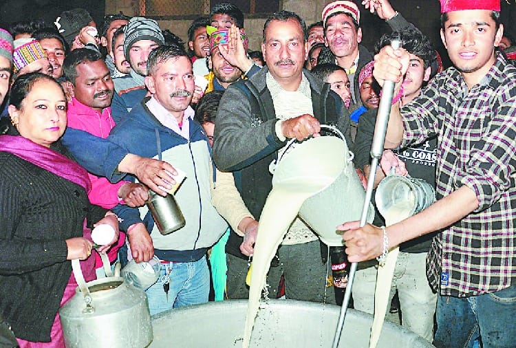 बम-बम भोले के जयकारों से गूंज उठी कुल्लू घाटी