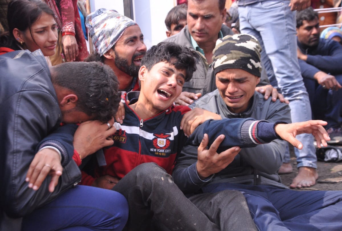kupwara encounter martyr vinod kumar wife kisses his forehead son salutes say jai hind with mother