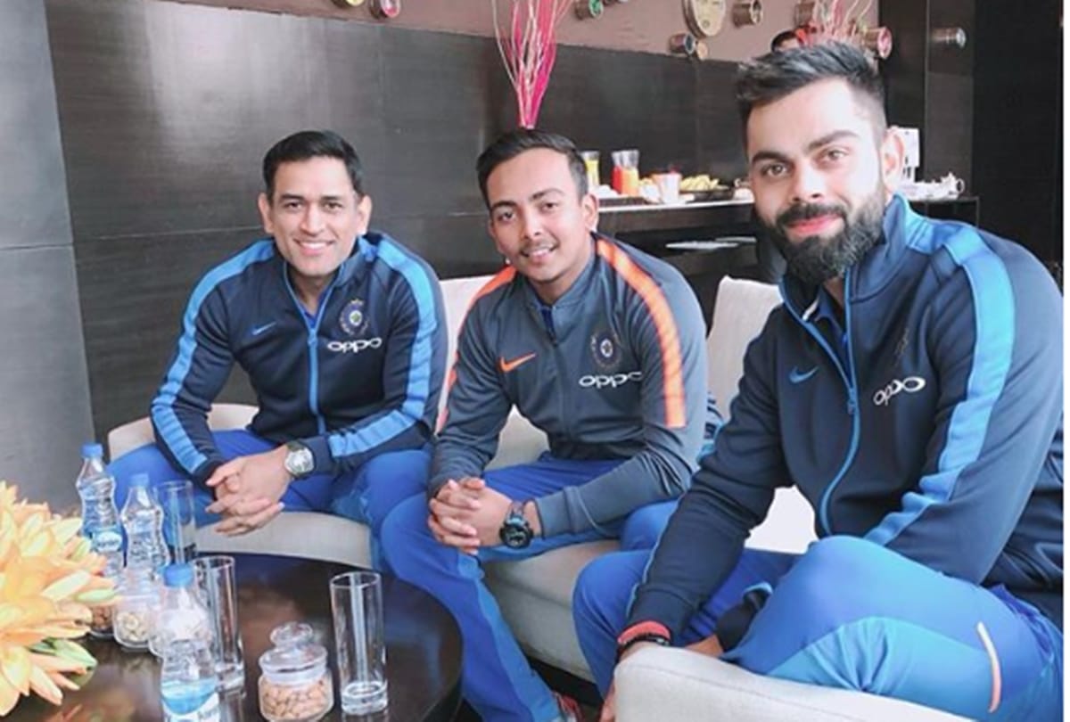 Prithvi Shaw clicked with MS Dhoni, Virat Kohli with Gully Boy photo caption
