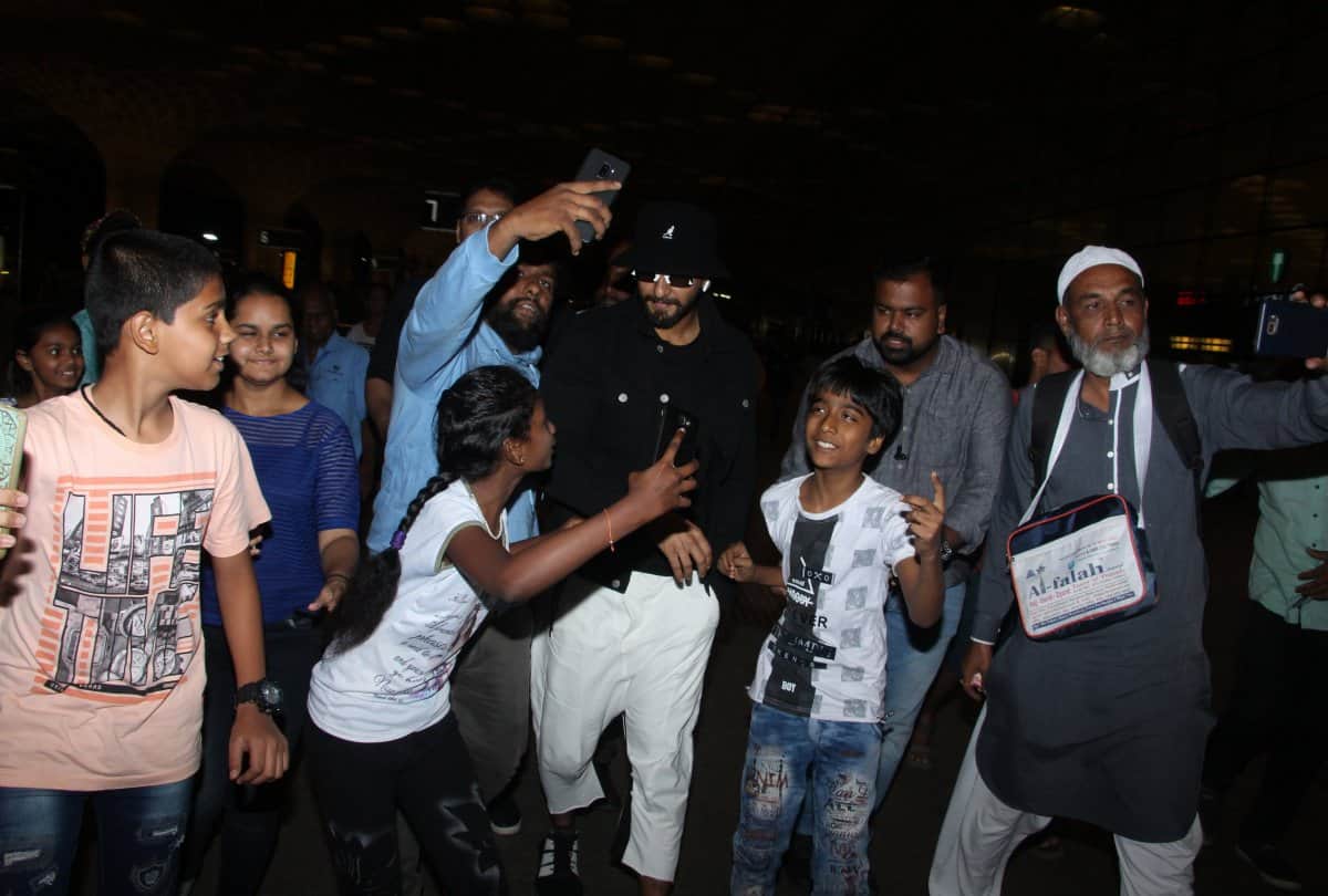 Ranveer Singh spotted at Mumbai Airport with sister ritika bhavnani