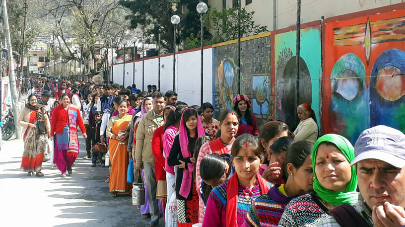 महाशिवरात्रि पर भोले के रंग में रंगी उतर की काशी, जलाभिषेक के लिए उमड़ा सैलाब