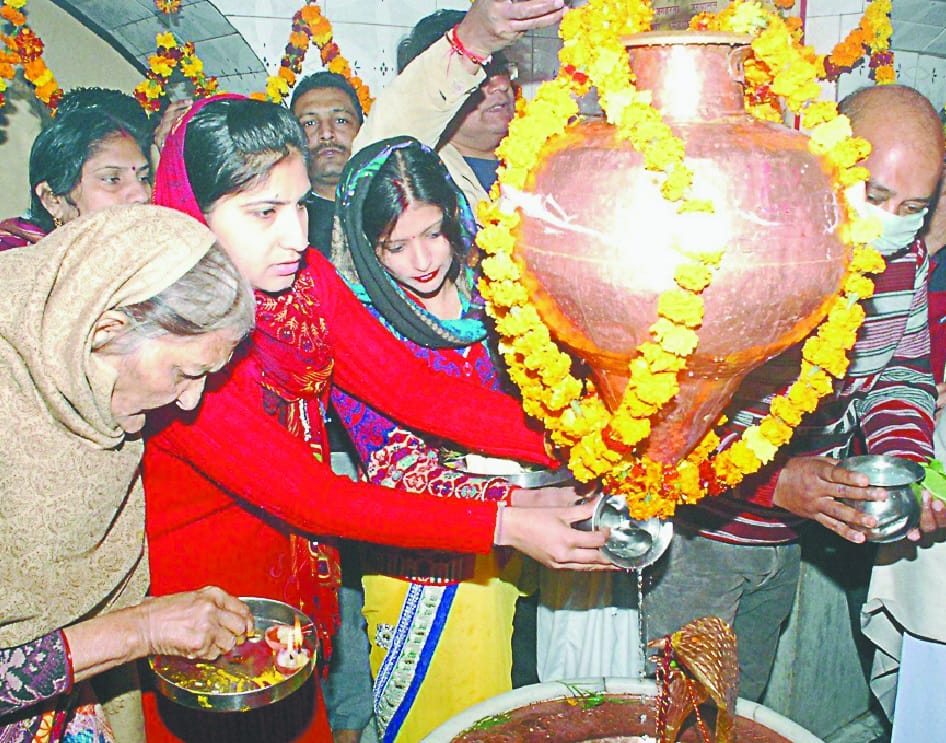 shivaaleyo me goonje har har mahadev ke jeykaare