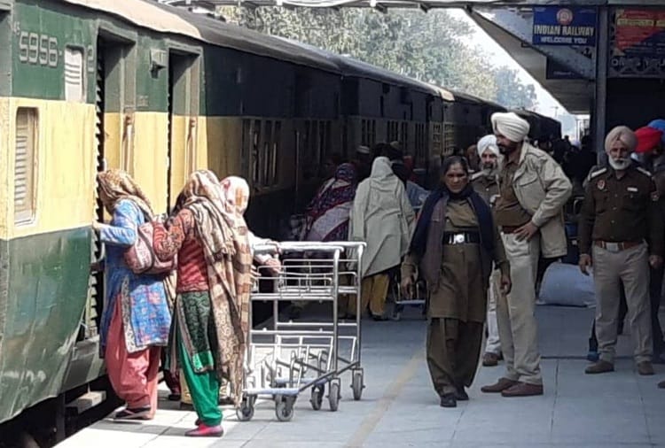 Indian Airforce Air Strike in Pok, Samjhauta Express Arrived at Attari Border