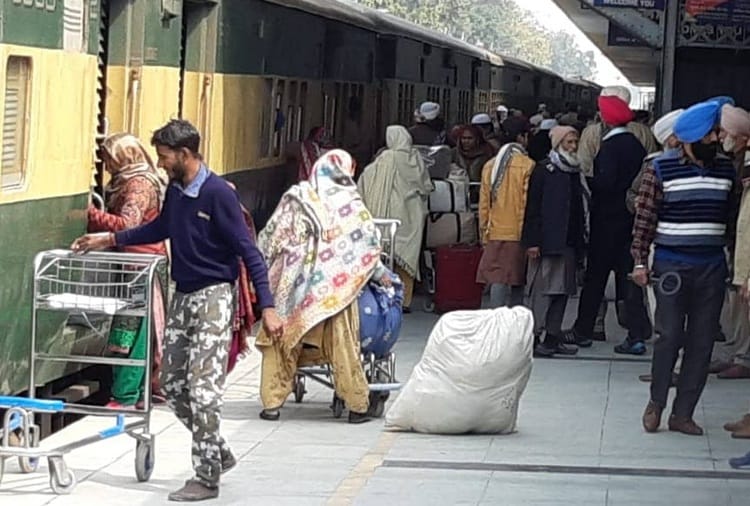Indian Airforce Air Strike in Pok, Samjhauta Express Arrived at Attari Border