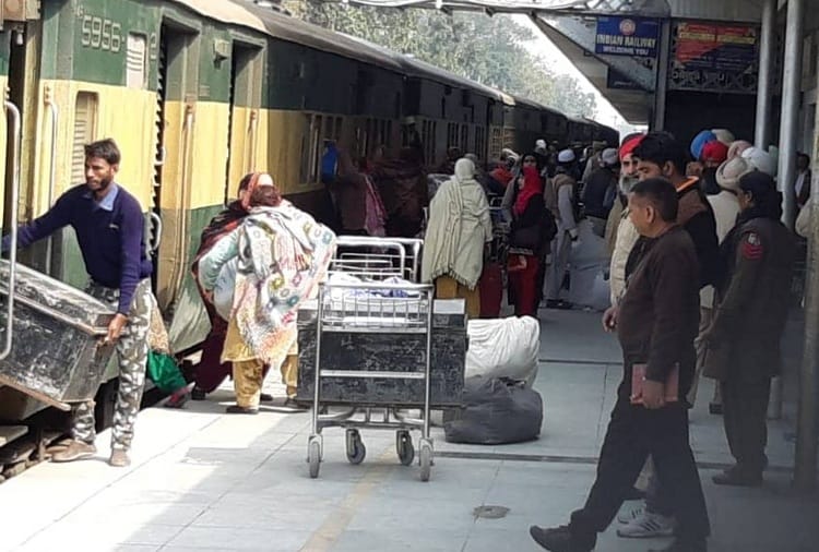 Indian Airforce Air Strike in Pok, Samjhauta Express Arrived at Attari Border