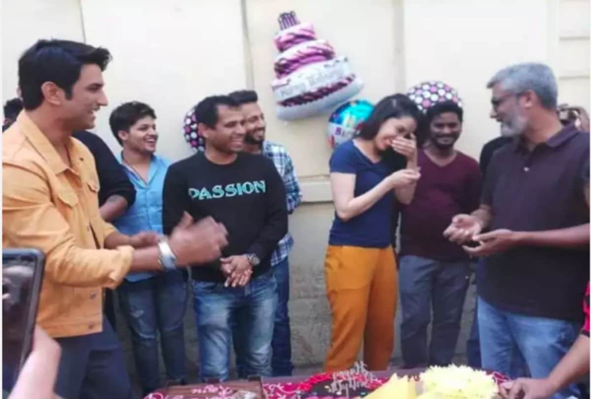 Sushant Singh Rajput celebrate Shraddha Kapoor 32nd birthday on the set of Chhichhore