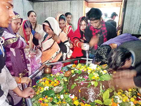 Decoration in Shiva temples, Bhajan-kirtan all day long