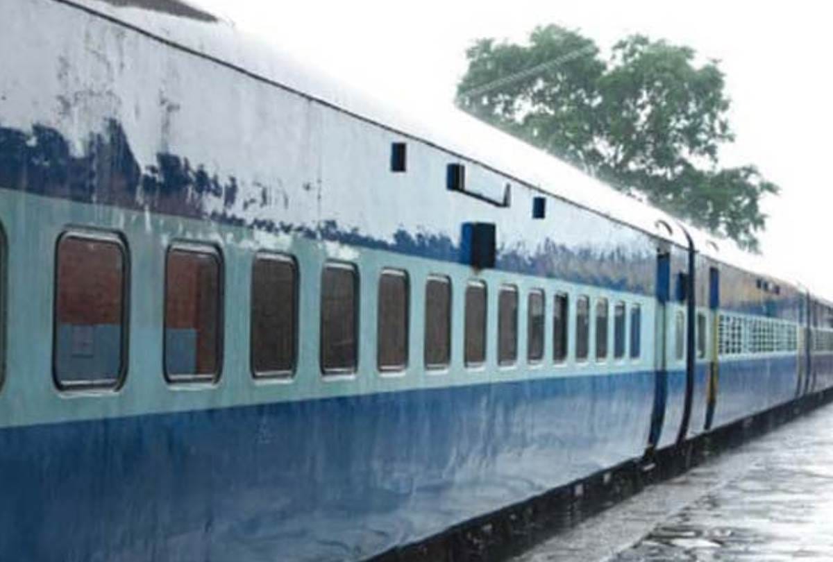 Rajarani Express, Coach no one knows how to run on April 1