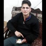 अलीगढ़ रेलवे स्टेशन पर मुरी एक्सप्रेस में जीआरपी द्वारा पकड़ा गया युवक।