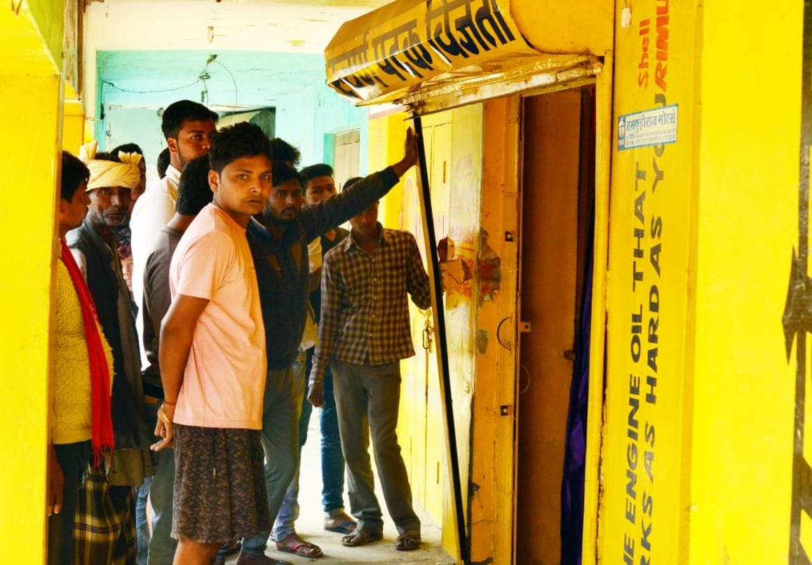 हेतिमपुर में दो दुकानों से लाखों की चोरी
