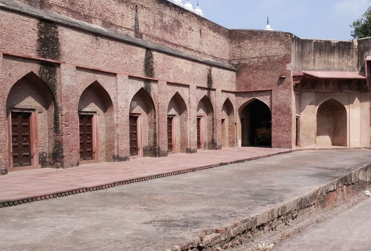 ASI will protect the Meena Bajar of Agra Fort