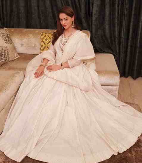 aamna sharif part ways from glamour industry now she is leving as house wife