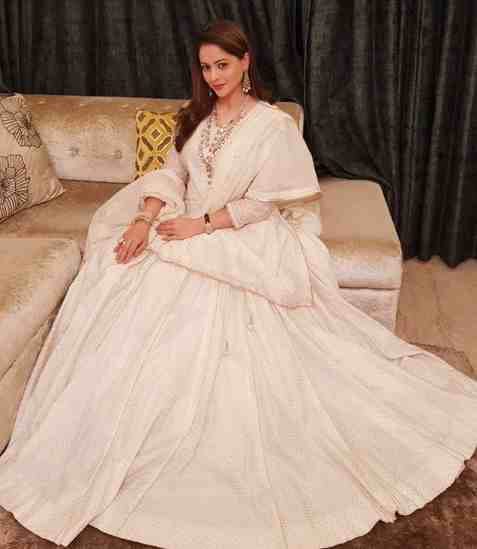 aamna sharif part ways from glamour industry now she is leving as house wife