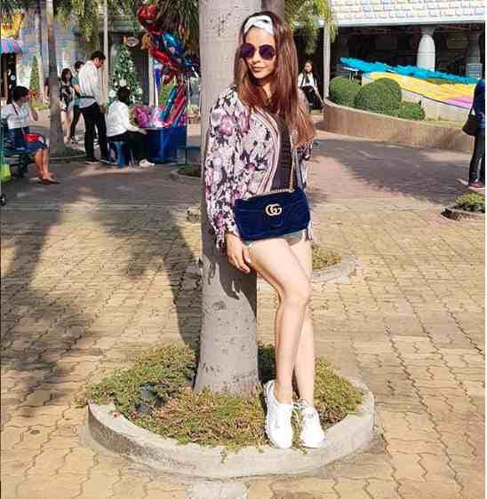aamna sharif part ways from glamour industry now she is leving as house wife