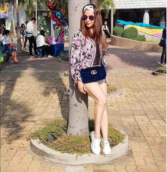 aamna sharif part ways from glamour industry now she is leving as house wife